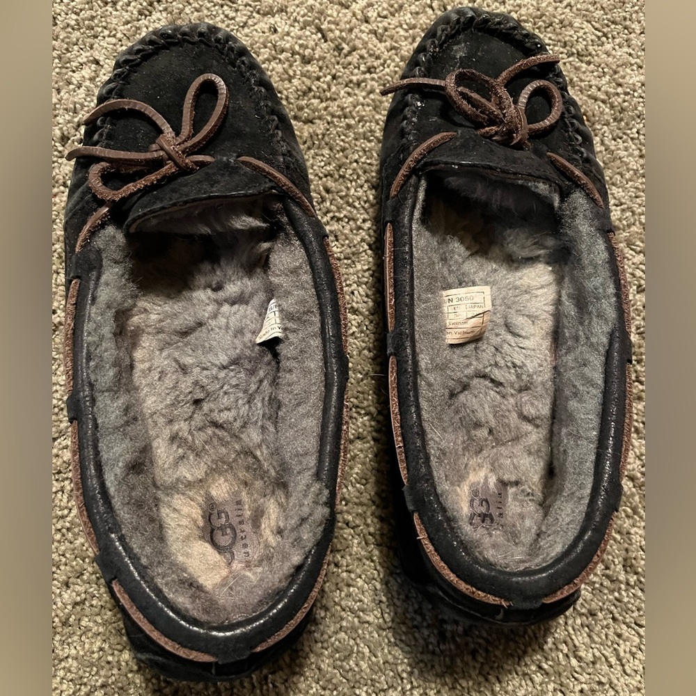 UGG Dakota Suede Sheepskin/Wool-Lined Slip-On Loafers/Slippers, Size 7 US Black